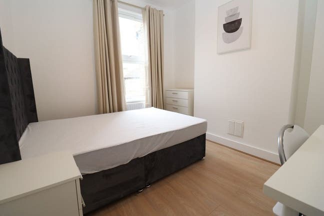 Top Modern Elegant Room Near Kensington/Barons Ct Main Photo