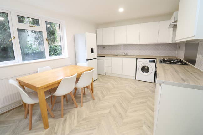 Steps from Caledonian Road - Flat with Garden Main Photo