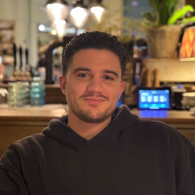 2 guys looking for 1/2 people to buddy up with Main Photo