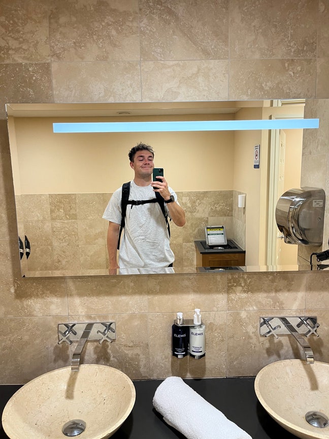 Professional Male seeks a double room Main Photo