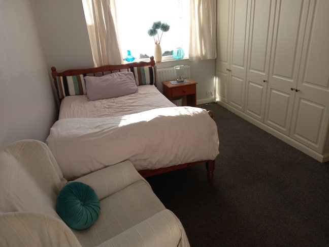Lovely bright room available near Castlepoint  Main Photo