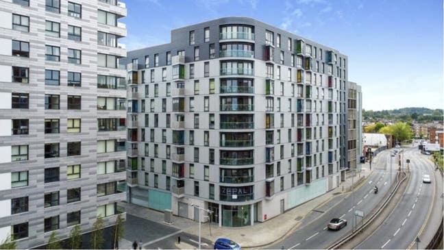 1 ensuite available in a 2bhk flat  Main Photo