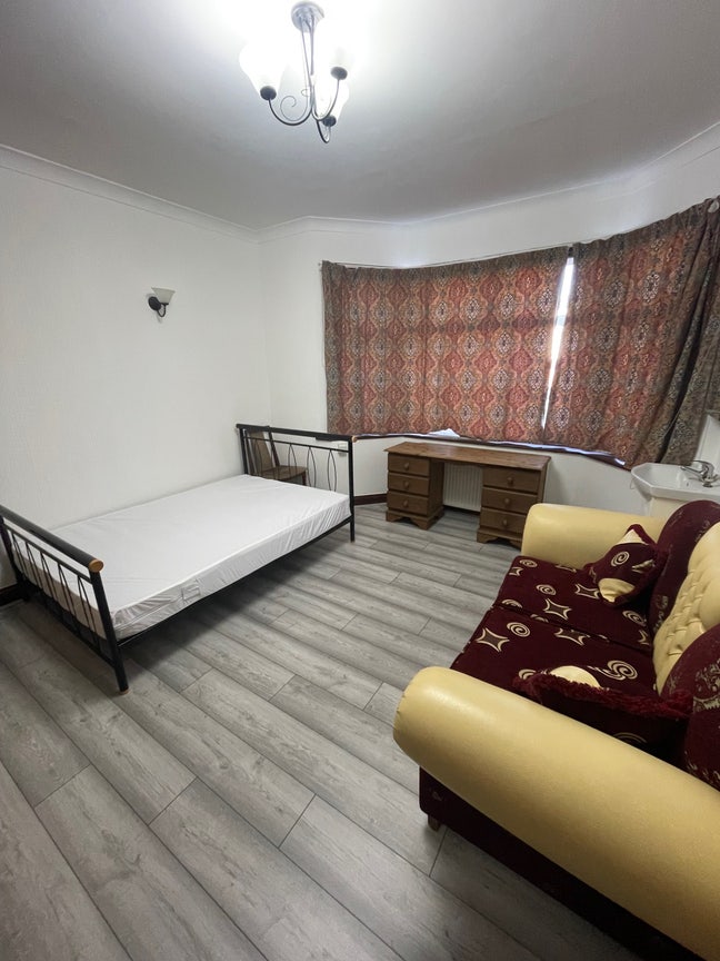 Large Double Room   Main Photo