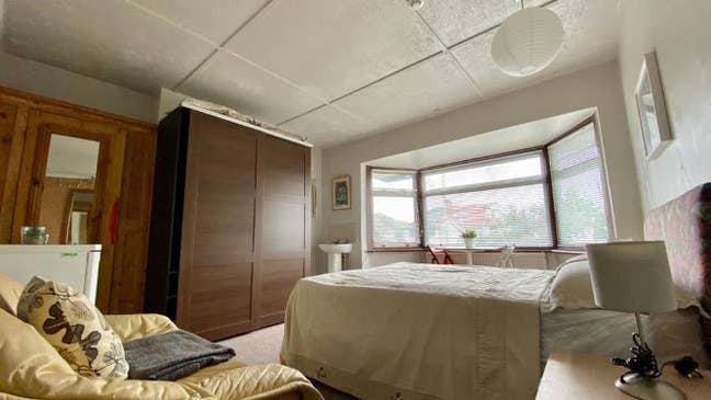 Large Room Inclusive Of Most Bills Main Photo