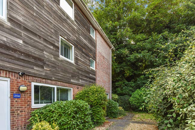 En-suite bedrooms available - Sparkford Close Main Photo