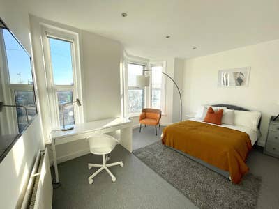 Premium En-suite Room | Super Bright | Huge Main Photo
