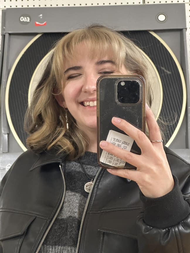 Looking for a flat share or buddy up! Main Photo