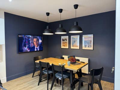  Large Studio | Kitchenette |All Bills | Fast Wifi Main Photo