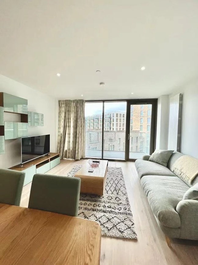 Modern and comfortable living Main Photo