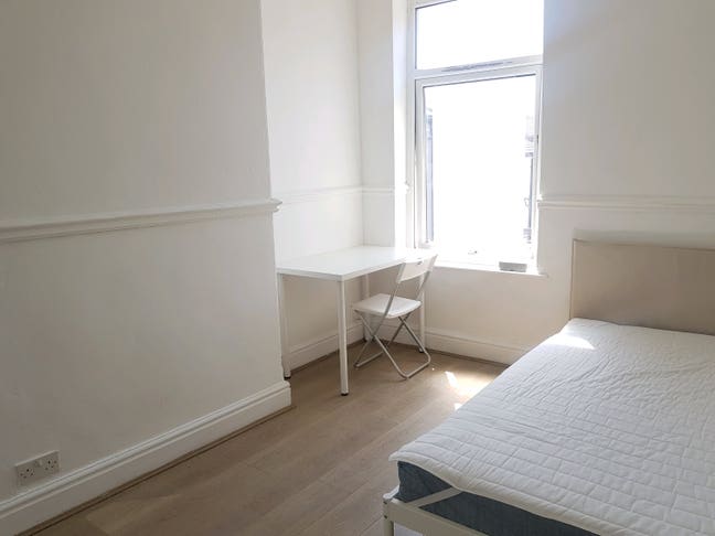 Low Deposit Option!-L4 Superb Double Room Main Photo