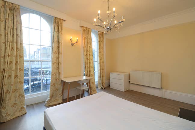 3 New Rooms-Refurbished- Front of Bow Road Station Main Photo