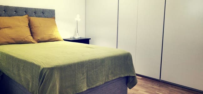 Large Double Room + Own Bathroom Bills Included Main Photo