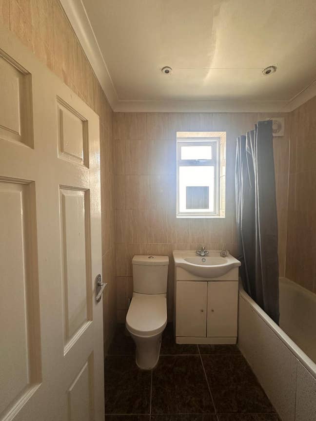 5 bed house in Barkingside Main Photo