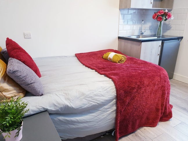 Couple Double Ensuite Room in Harrow HA3 Main Photo