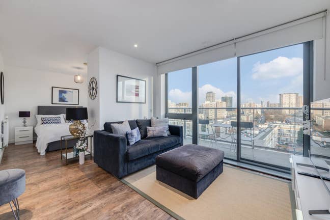 🔥All Bills Included -Short Let - Gym - Zone 2🔥 Main Photo