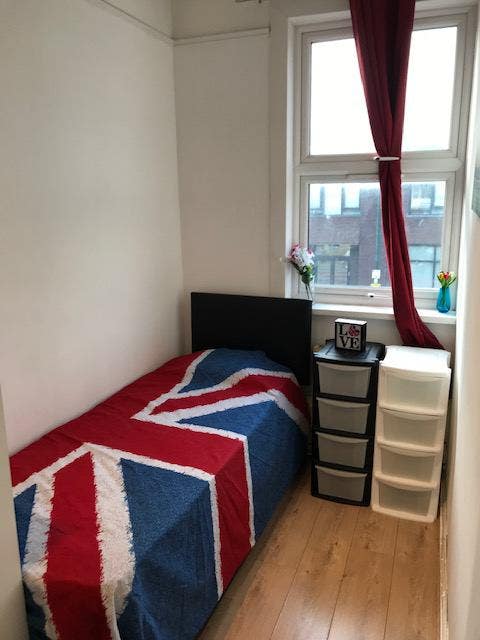 Box room in Golders Green area for one person Main Photo