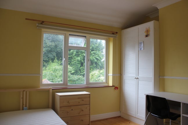 Very Large Single rooms Main Photo