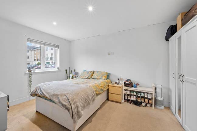 Quiet room in professional house Main Photo