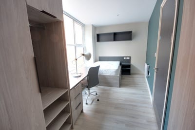 1 En-Suite Room Available at Center of Durham Main Photo