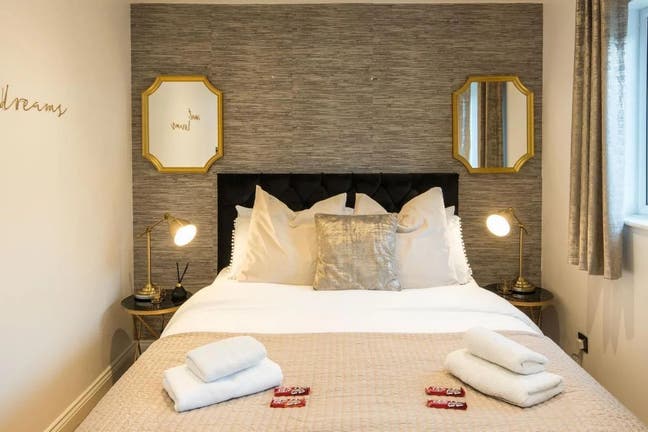 2 Rooms in a Luxury Flat in Queen's Park Main Photo