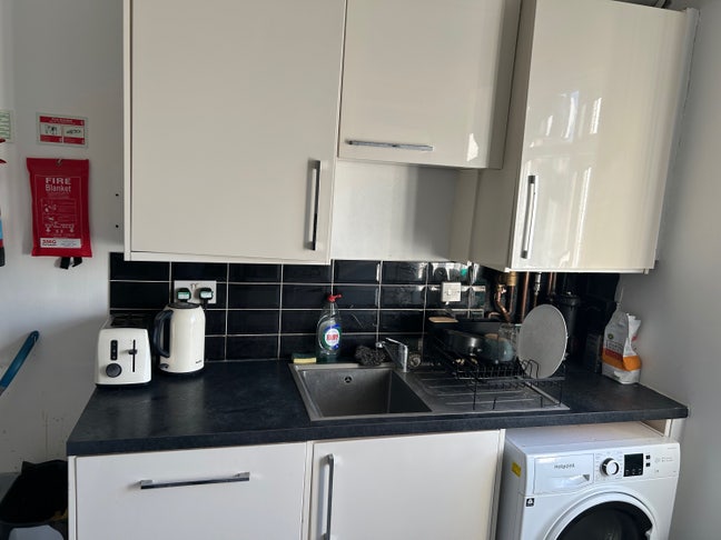 Spacious double room with en suite Clapham Main Photo