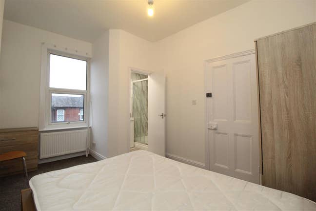 One large room in Meanwood Main Photo