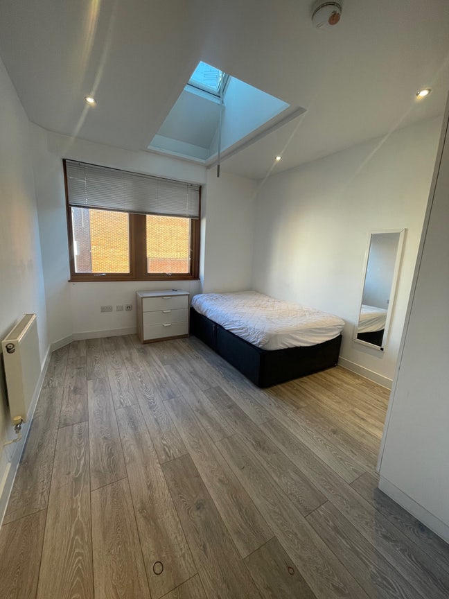 Spacious Double Room All bills incl!!! RG1  Main Photo