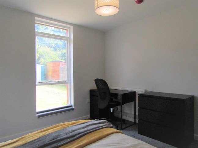 Super Affordable Double Room in PE2 Main Photo