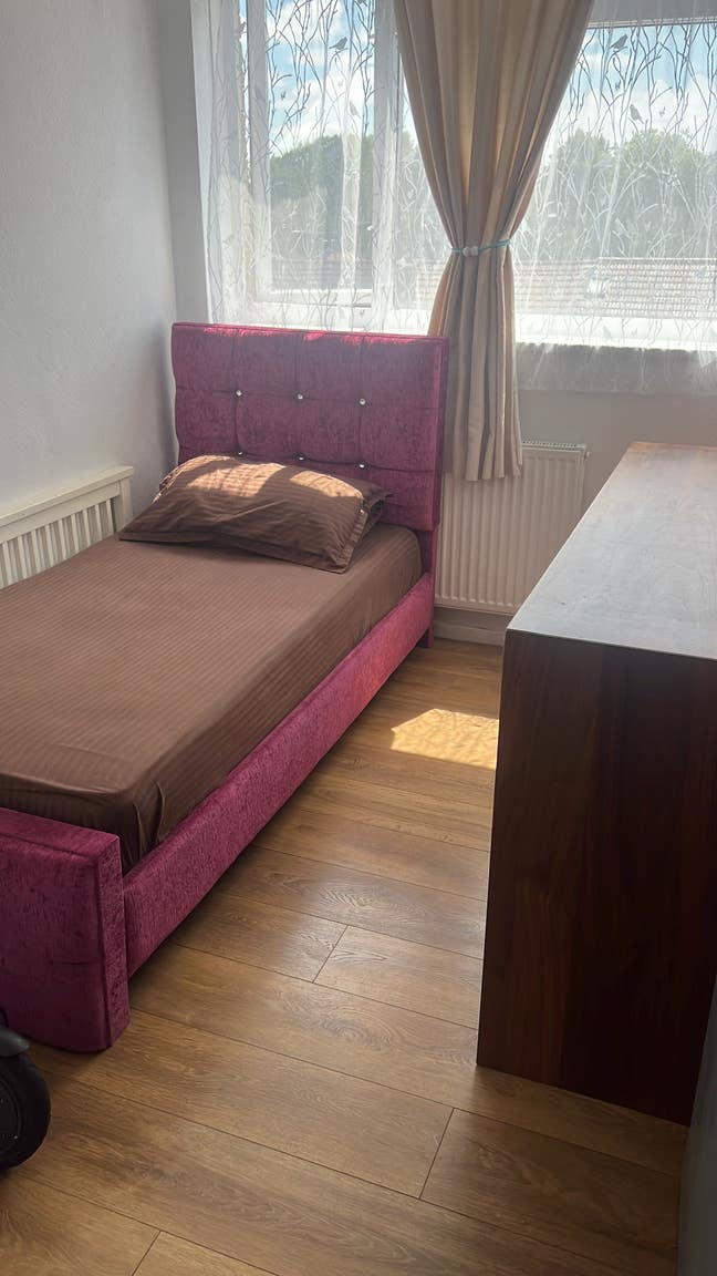 2 rooms available for rent single/double  Main Photo