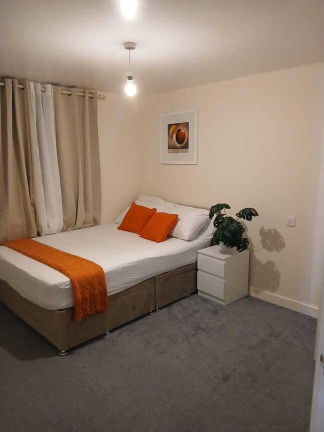 Spacious double room for rent  Main Photo