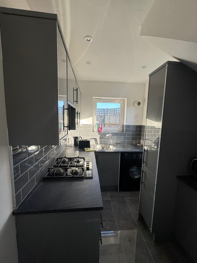 Two Spacious Double Bedrooms Newly Rennovated  Main Photo