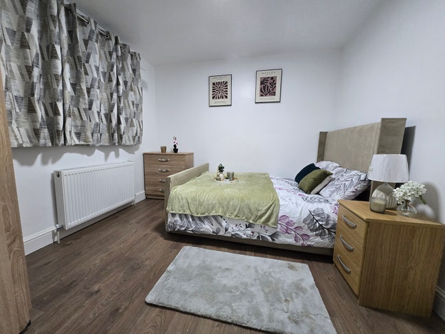 Furnished room available in a Lovely modern house  Main Photo