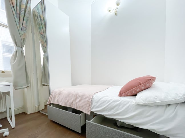 Ensuite for a Great Price in Marylebone Main Photo