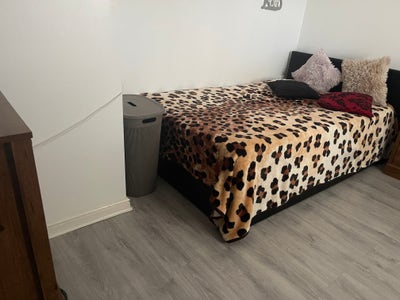 Double Bedroom Main Photo