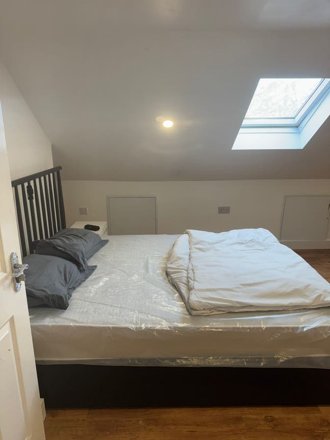 One Single Ensuite & one large loft room available Main Photo