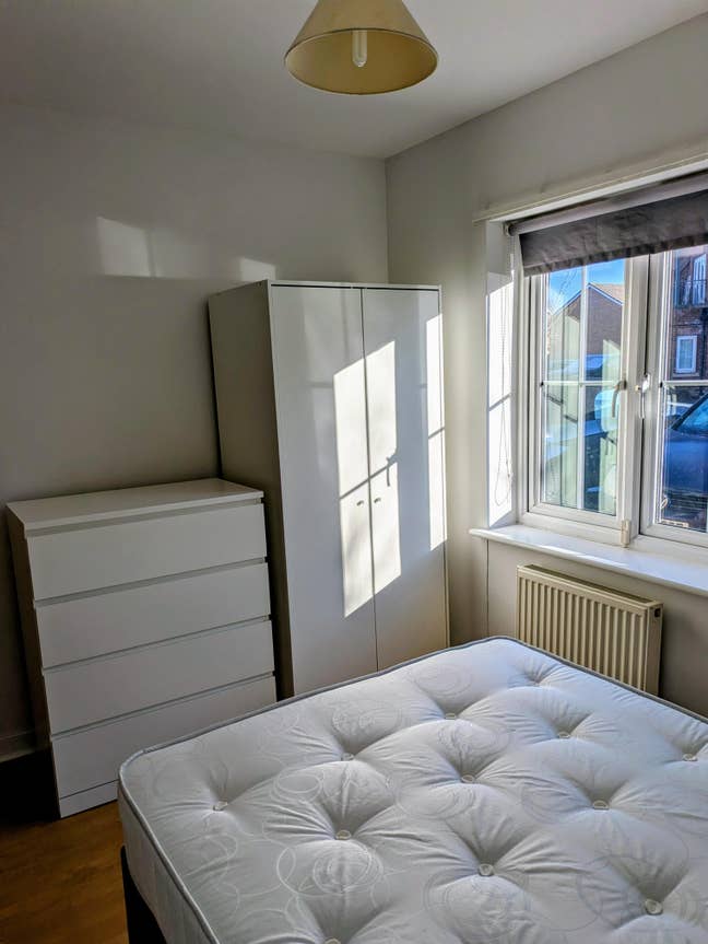 Bright Double Room with Private Bathroom Main Photo