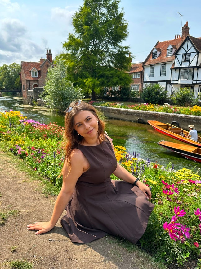 31 year old Female seeks a double room Main Photo