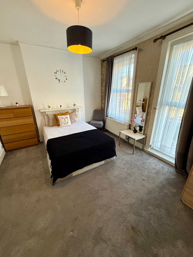  Shared Flat | All 4 Rooms Available Cricklewood  Main Photo