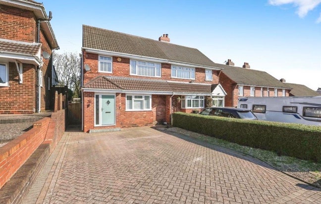 Double and small double rooms in clean quiet home Main Photo