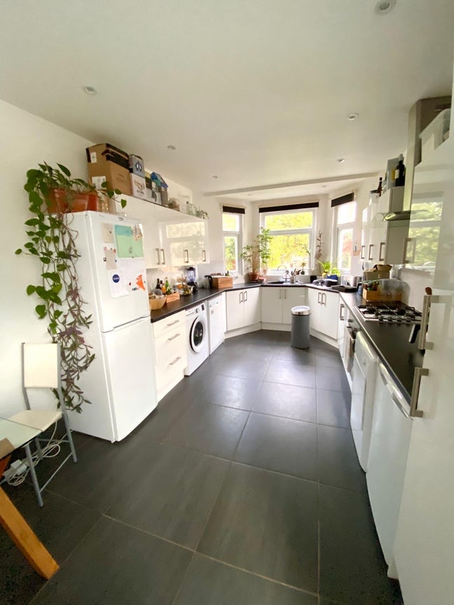 Turnpike Lane - Double room available  Main Photo