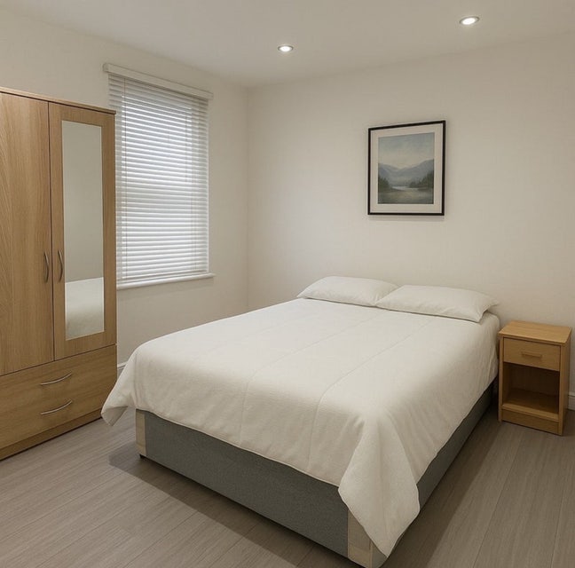 4 rooms in East Ham move today Main Photo