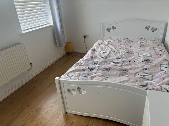 Small double bedroom  Main Photo