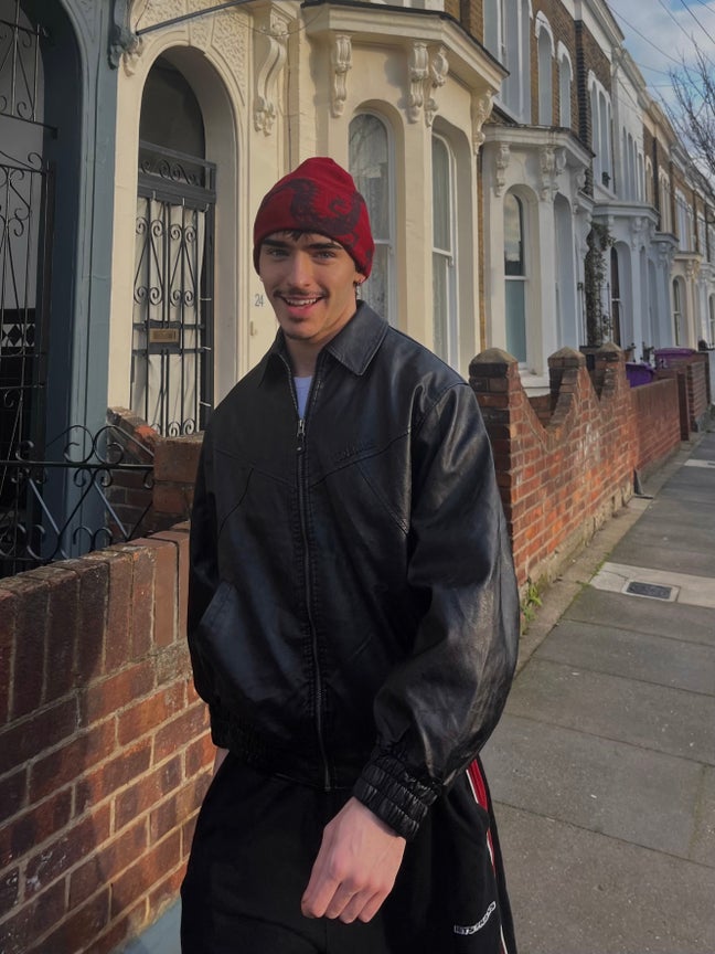 Looking for flatshare/buddy up Main Photo