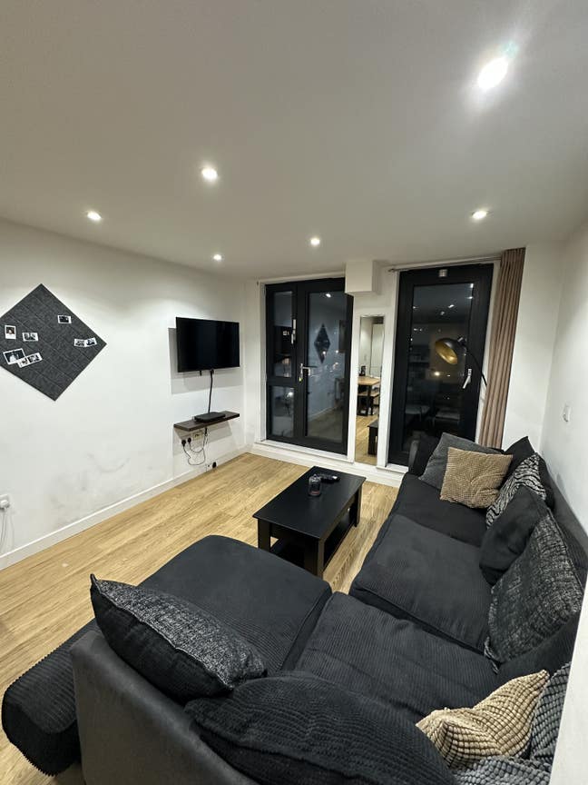 Central London flat with separate bathroom  Main Photo