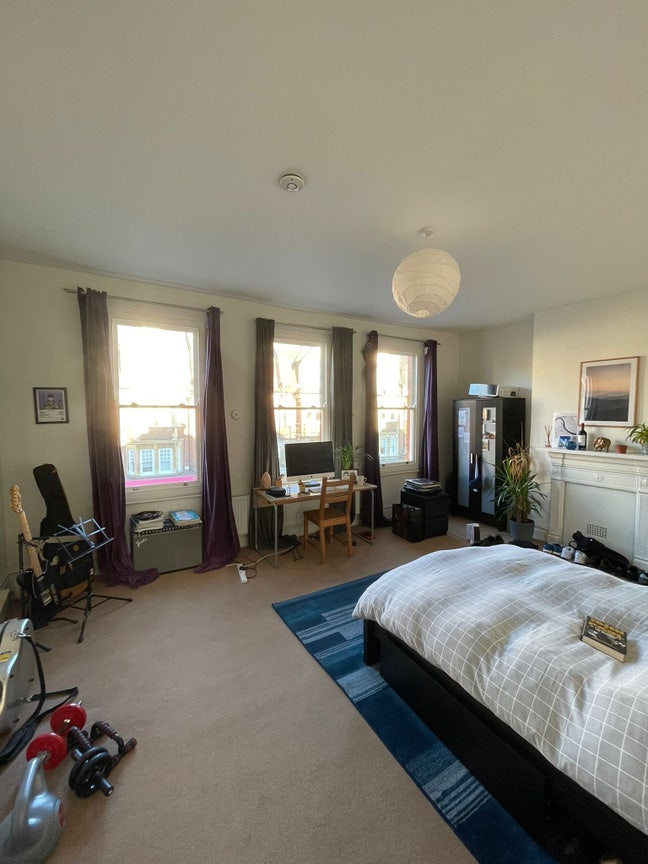 Top floor very large double room Main Photo