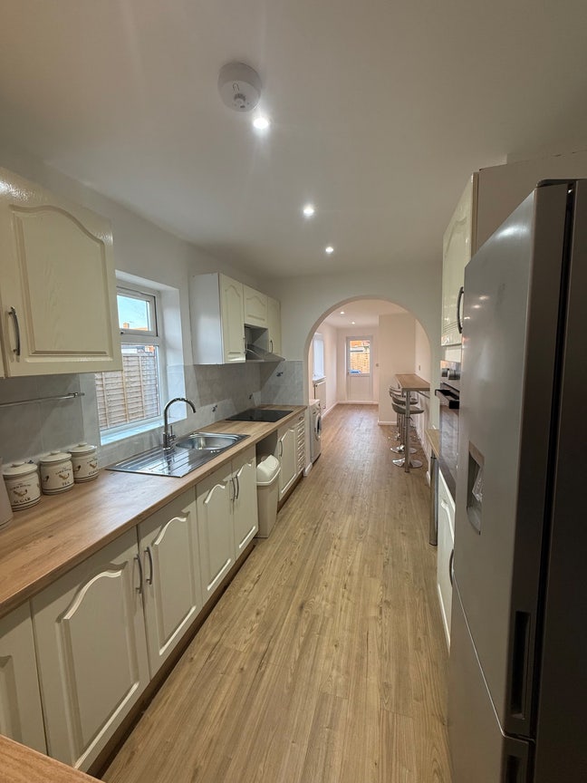 Large double rooms in Margate next to QEQM Main Photo