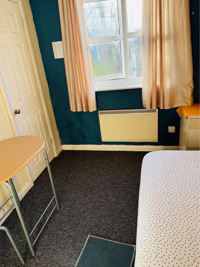 Single Room Near the Town Centre  Main Photo