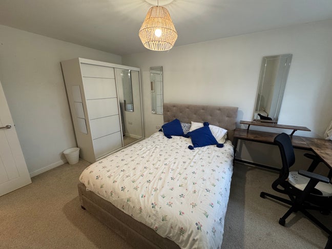 Furnished Spacious Double Room - Quiet Area Main Photo