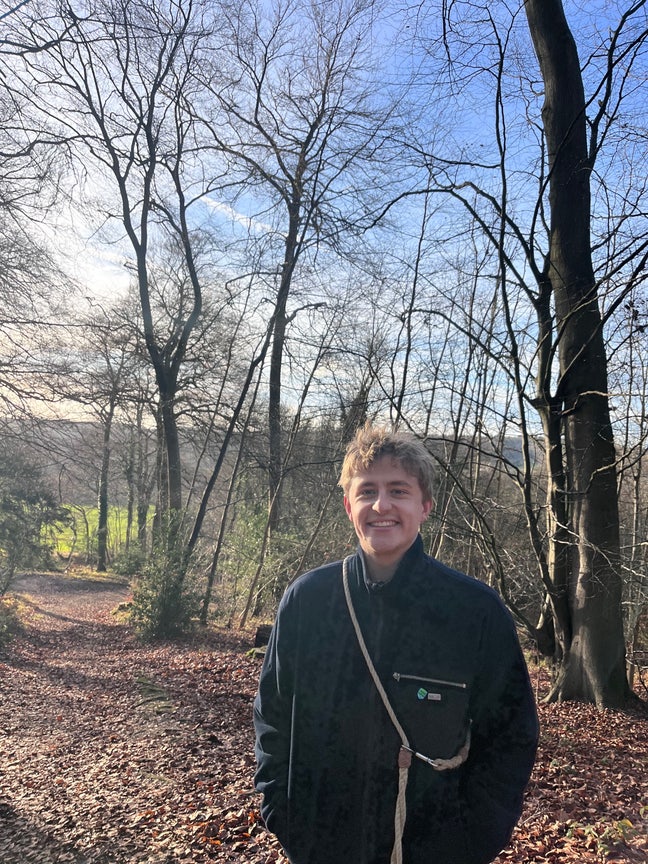 Hi, I’m a 24yr old who works full time just... Main Photo