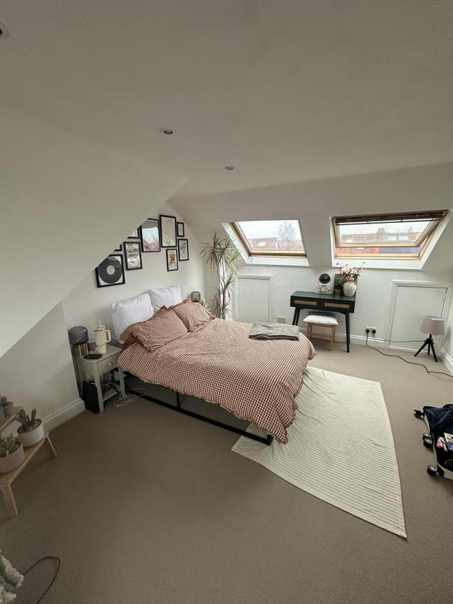 Double room with en-suite and walk in wardrobe  Main Photo